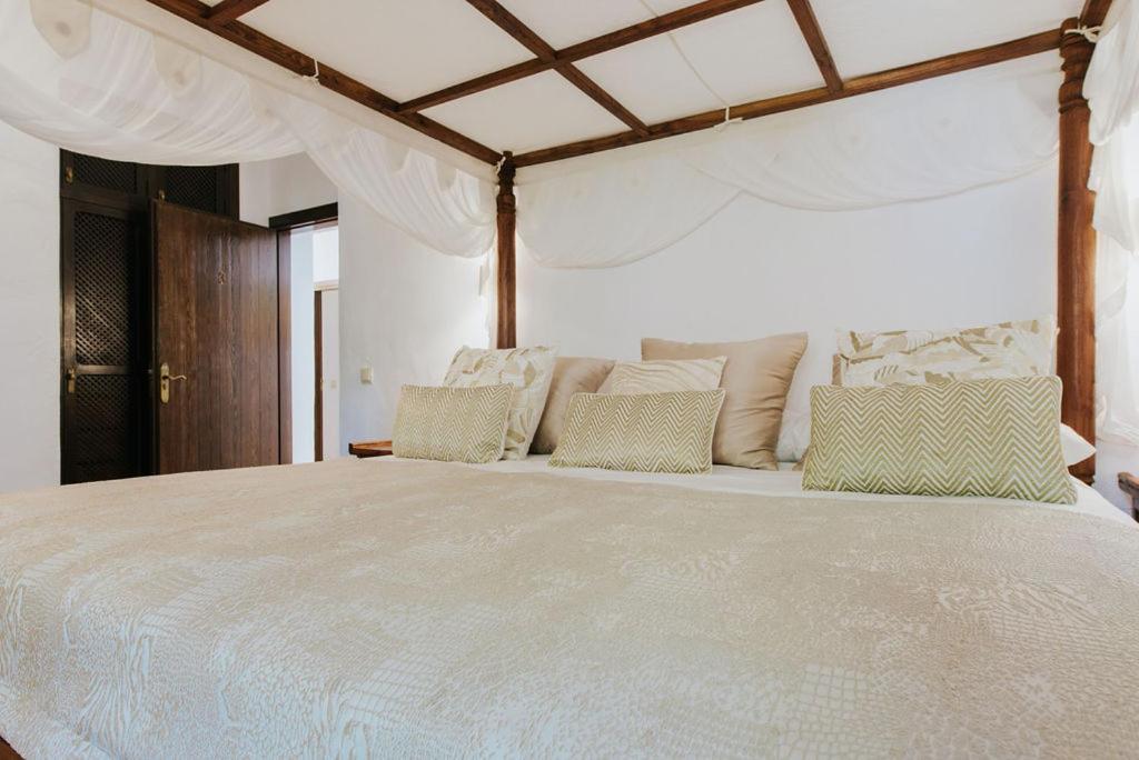 Villa & Guesthouse Paissa D'En Bernat Cala Tarida  Buitenkant foto